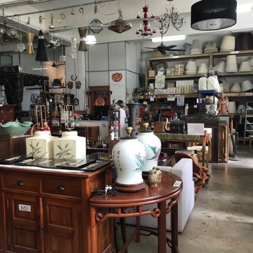 .
It’s really back to normal here in Singapore.
Sunday Vintage/Antique shop hunting ;-) .