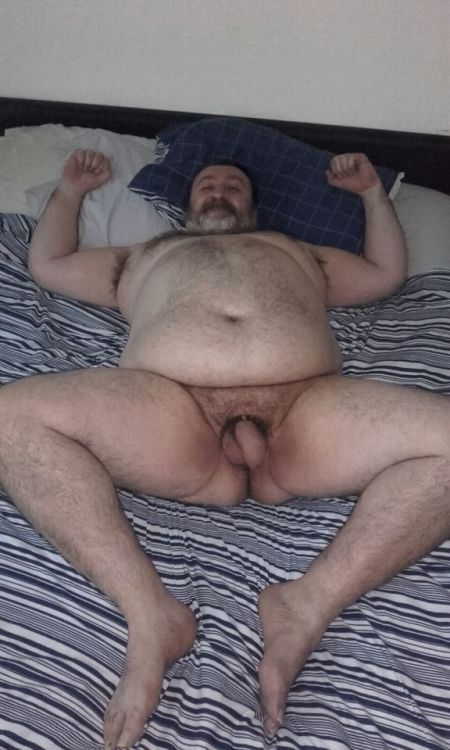 txjeminem:  big-gs-blog: Just a normal Monday afternoon chez Big G! Damn what a HOT big dicked Daddy