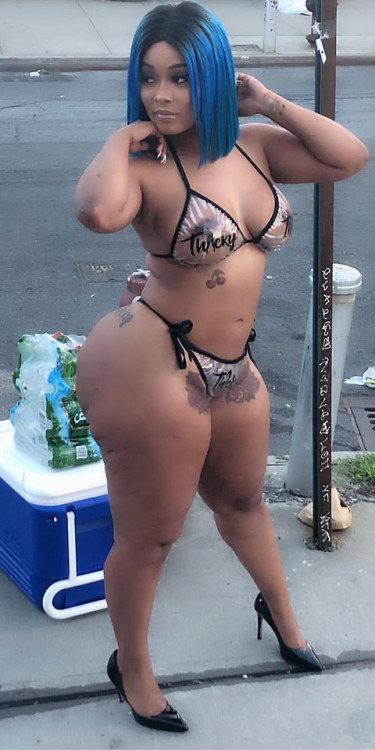 Model(Thickyminaj) this sexy cute looking like a full-course meal