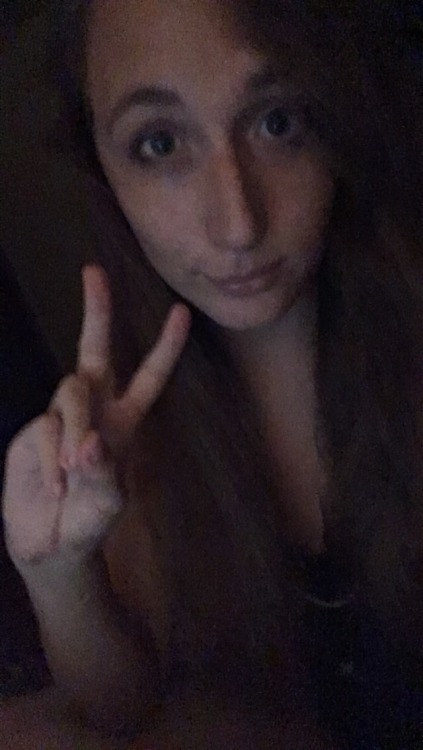 Camming! Staying with friends out of state since the hurricane killed my power! Come say hi~   https://chaturbate.com/softesttrap