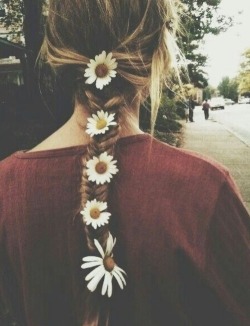 constellationofcreativity:  I’d rather have flowers in my hair than diamonds around my neck