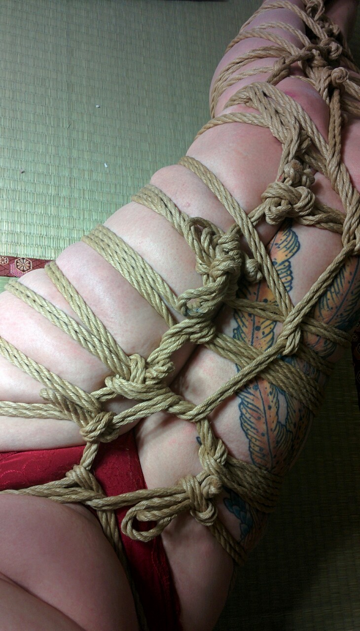 kinbakunokaiji:  Fingers training at night, when in need to feel good pain  Some