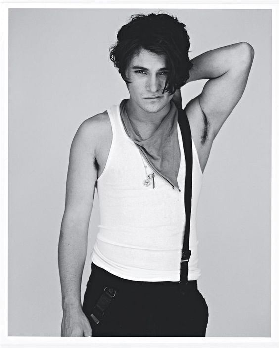 chrispratttaf:  Shiloh Fernandez is my life i didnt know he was in Red Riding Hood