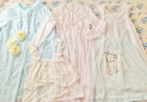 mansikka:  I’ve been talking about the post about my clothes and this is it! This is the post! I chose my favourite clothes and clothes that I have something to say about and divided them to groups. I also threw in some accessories since apparently
