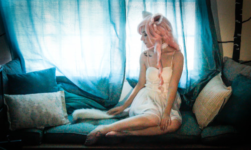 jeepers-reapers:  Pictures from our mini shoot today in the bad lighting of my bedroom Model: boundbyleatherandinkMew~ 