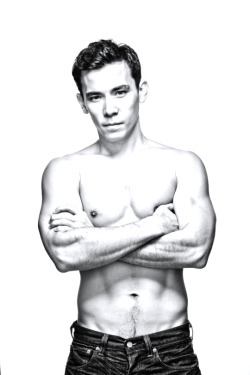 el-mago-de-guapos:Conrad Ricamora