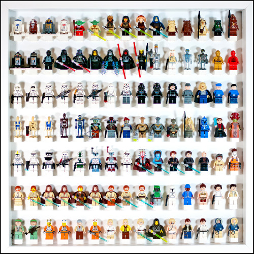 lego-minifigures:  Ultimate LEGO Star Wars Minifigure Collection I came across this collection several times before and I was so sure I posted it, but when the owner himself suggested this to me I started looking and could not find it. So here you go!