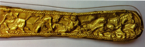 widderkatzenwerke:Scythian GoldOne of the three ”Çertomlyk-Type” golden scabbard overlays for an Aki