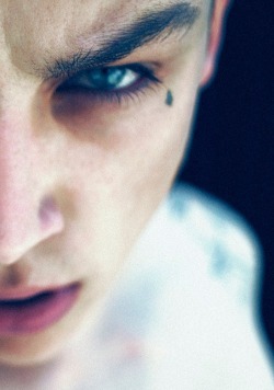 extra0rd1nary-belleza:  Ash Stymest /