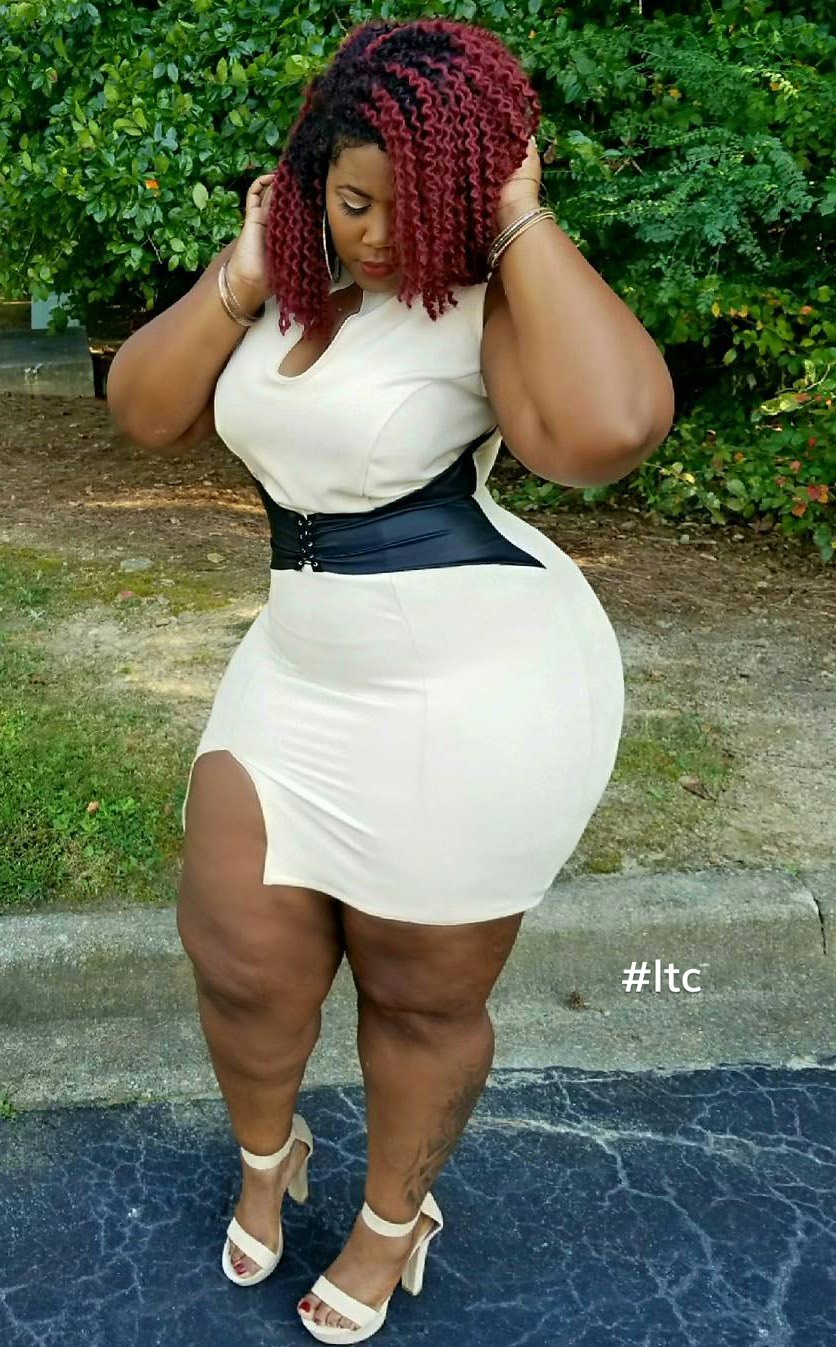 licmlo88: addicted2curvez:  #oneofthesexiestwomenondplanet  Lawd… 