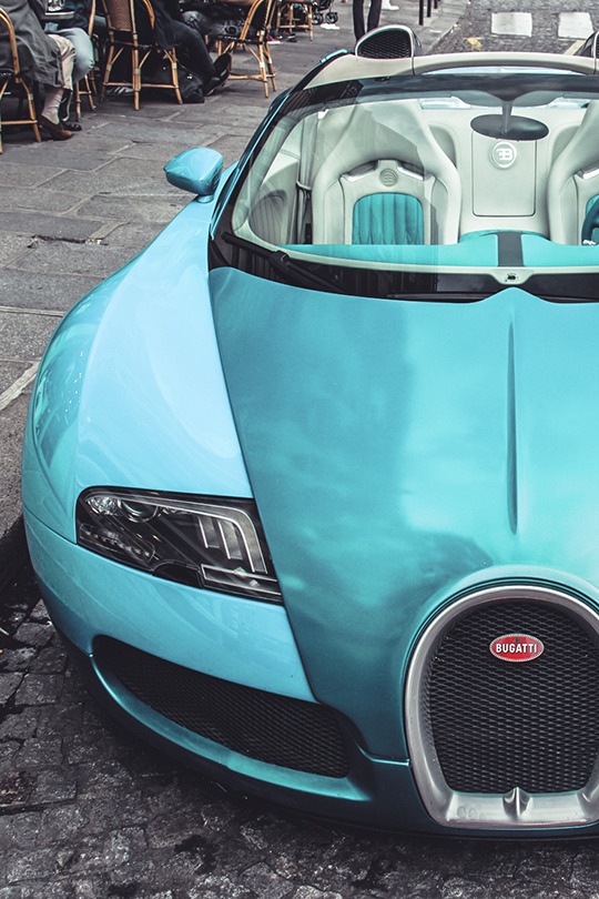 carbonandfiber:  Bugatti Veyron