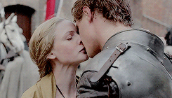 sansaregina:make me choose: allyriadayne asked → elizabeth woodville or anne boleyn