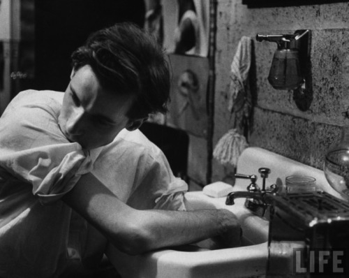 faintquiverings:Pianist Glenn Gould soaks his hands in the sink to limber up his fingers before perf