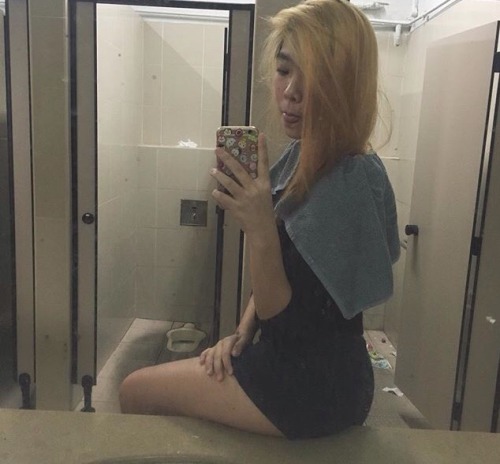 cutevoyxo: I am horny Who wanna chat with me and send me pics Ladies are also allowed Reblog this