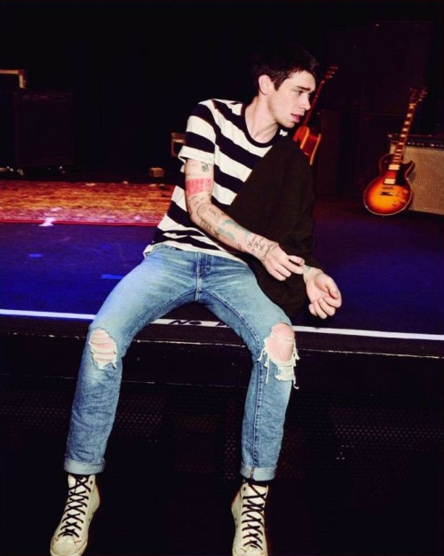 modatrends: Cole Mohr pictured in Levi’s 505C slim fit Joey ripped denim jeans, with a striped