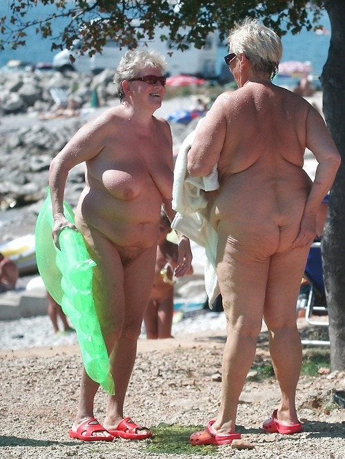 These hefty saggy old beach beauties are a delight to behold AND hold! Love to jump