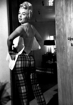 missingmarilyn:  Marilyn Monroe photographed