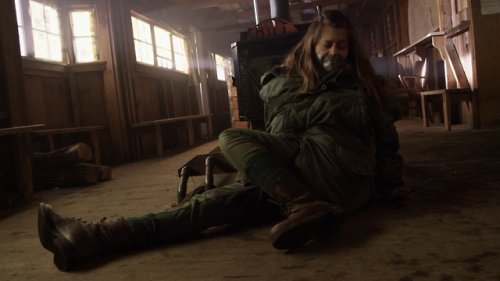 lets-kriyazur-rhan:Linda Hamilton bound and gagged in the TV Serie Defiance