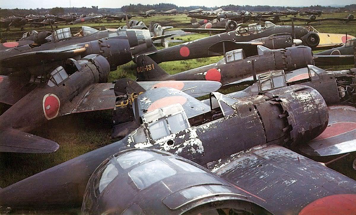 lex-for-lexington:  Mitsubishi A6M5 ‘Zero’ fighters abandoned by the Japanese