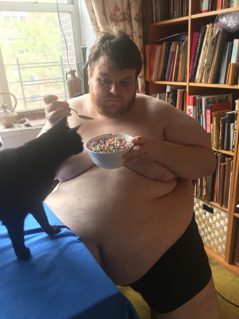 biggernhappy: fatbestfriend:   How do I start my morning to get a body like this? It’s simple, the breakfast of champions. Nothing but marshmallows    Note: eat more marshmallows.    You are what you eat, marshmallow 