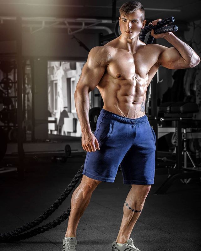   Евгений Михайленко ( @eugene_aesthetics_official )