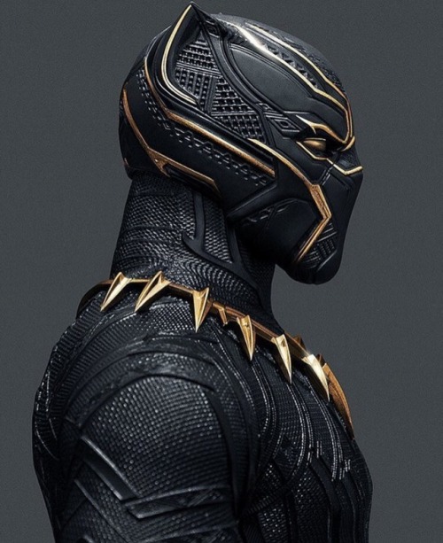 God, this costume is so beautiful. I can’t wait for this movie.