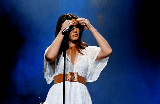myellenficent:  Lana Del Rey - Off to the Races (Bell Centre, Montreal 6/4/2015)