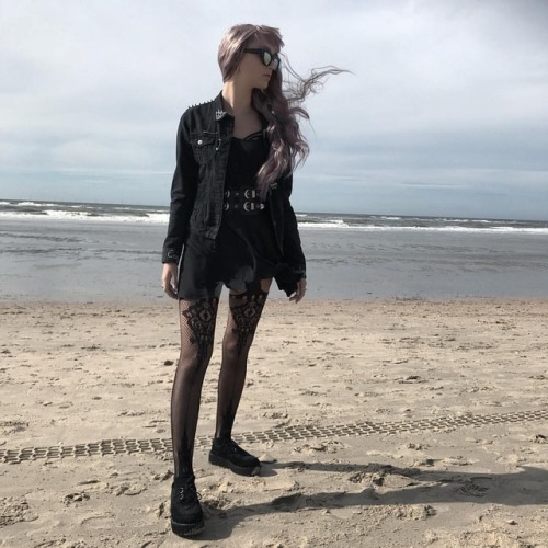 At the beach . . . . #alternative #nugoth #emo #goth #grunge #alternativegirl #emogirl #gothgirl #gr