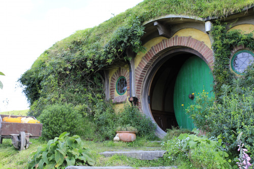 miritamoku:  fortysixthhour:  It began…well, it began as you might expect. In a hole in the ground, there lived a hobbit. Not a nasty, dirty wet hole full of worms and oozy smells. This was a hobbit hole. And that means good food, a warm hearth, and
