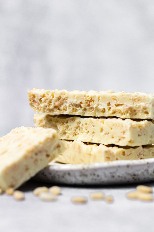 foodffs:White Chocolate Crunch Bars Recipe source: Marsha’s Baking AddictionFollow for re