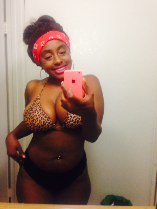 penutbutterqueen:  tatianamacintosh:  Selfies from 2K14 💦❤️ tagged by intelligere  👀👀👀👀