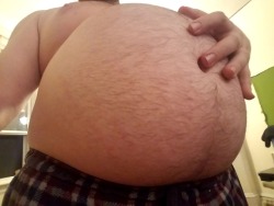 swellnup:  fatterroundermoreblubber:  Another night of feeling HUGE!  Mmmm gut look ready to pop