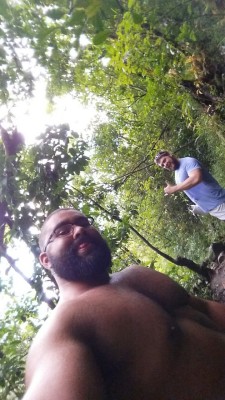 noodlesandbeef:  Hiking Manoa falls. It’s so lush and gorgeous up here. Feels like a video game.