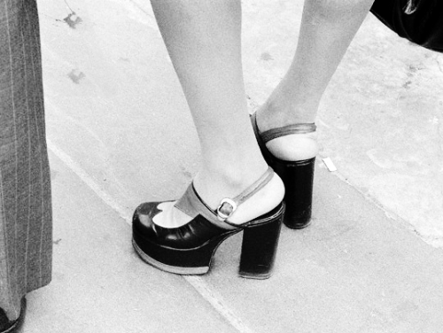 glamidols: Candid photos of women wearing high heel platform shoes – Central Park, New York &n