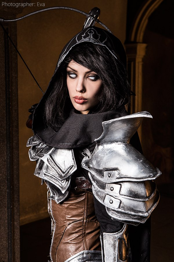 cosplayblog:   Demon Hunter from Diablo 3   Cosplayer: Freia Raven  Photographer: