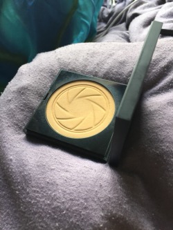 fuchsiamae:  dutch-geek:  kiki-hyuga-blog:  That moment when you realize your mom’s makeup looks like the Aperture Science logo  I could Imagne Caroline to have make-up with the logo on it..    #also i can imagine an aperture brand makeup that the company