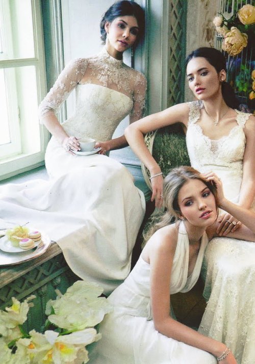 lacarolita:A multitude of romantic white beauties take center stage on this beautiful White Wedding 