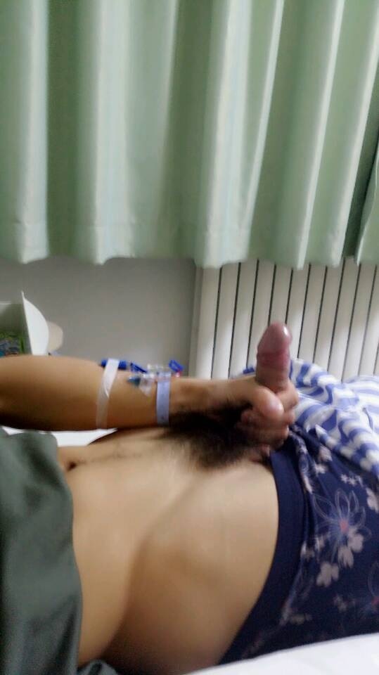 loveasianbears1069:  mega-aaaaaaa:  Soldiers recuperating in hospital[Straight] 在醫院休養的軍人[直男]
