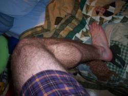 jamestmedak:  Sexy feet on hairy legs. I