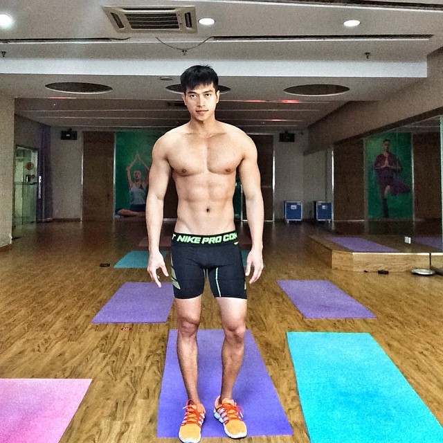 asianmilkman:  Beautiful #AsianHunk i found on #IG by sailorshi 出去一周，回来身子瘦了，肚子大了😭