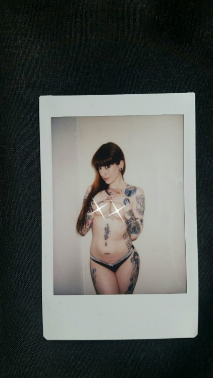 gyarueleenacosplay:  I give out your own Polaroids like these and NSFW prints (which you can only get through my patreon) if you gift me something from my wishlist, people who spend over a certain amount will also get some nude selfies to their email