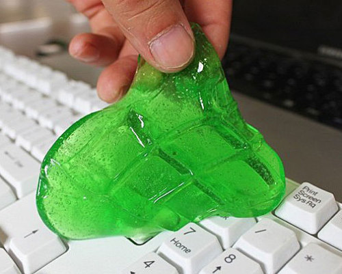 XXX technowonderful:  Keyboard Cleaner Cleaning photo