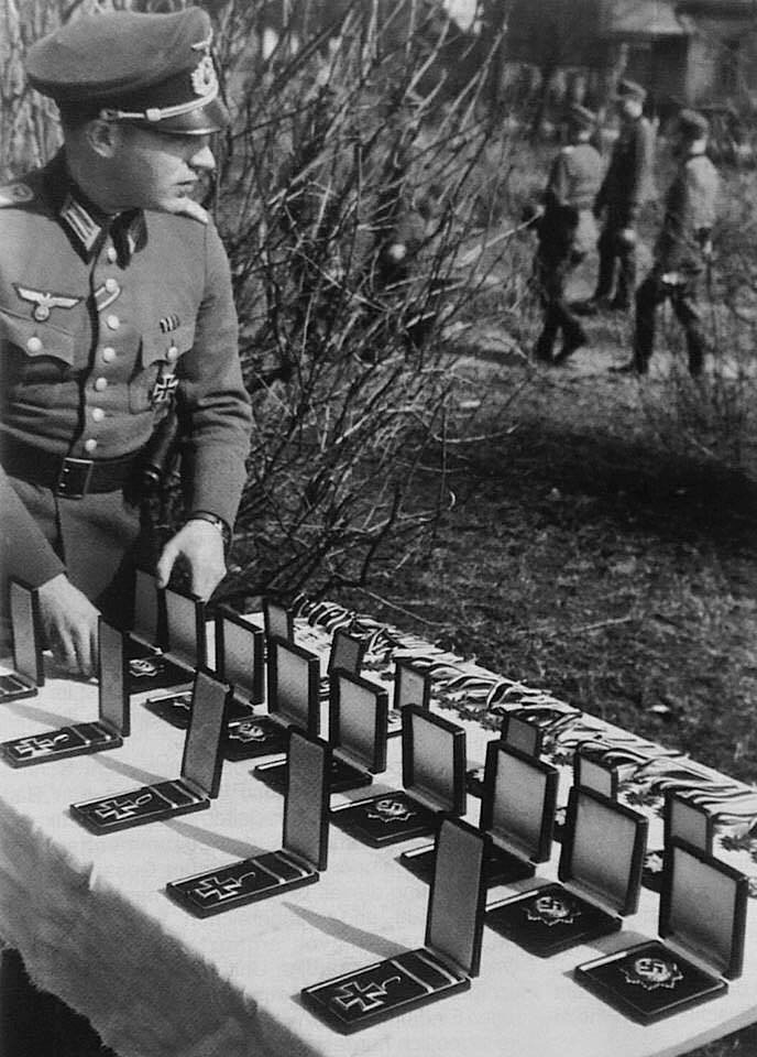 thebeautyandthehorror:
“ Five RitterKreuz, nine Deutsche Kreuz (in gold or silver), some Eisernes Kreuz and War Merit Cross with swords.
A piece treasure.
”