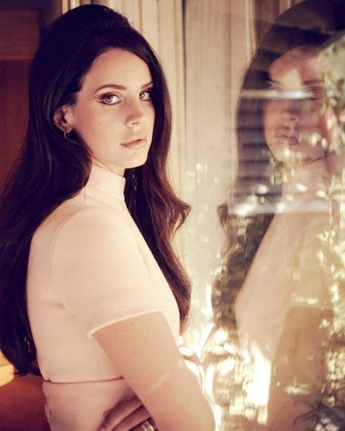 pinupgalore-lanadelrey:  New outtake from Obsession magazine 