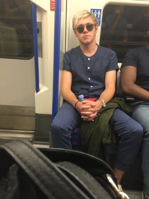 nialllookbook:AylaEve: Definitely sat opposite Niall from One Direction on the tube. #coolerthancool