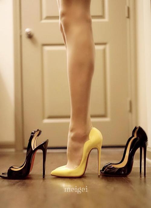 fuck-me-in-heels:  Follow http://fuck-me-in-heels.tumblr.com/