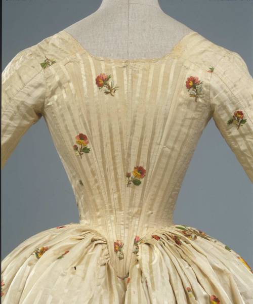 fripperiesandfobs:Robe à l’anglaise ca. 1780From the Galleria del Costume di Palazzo Pi