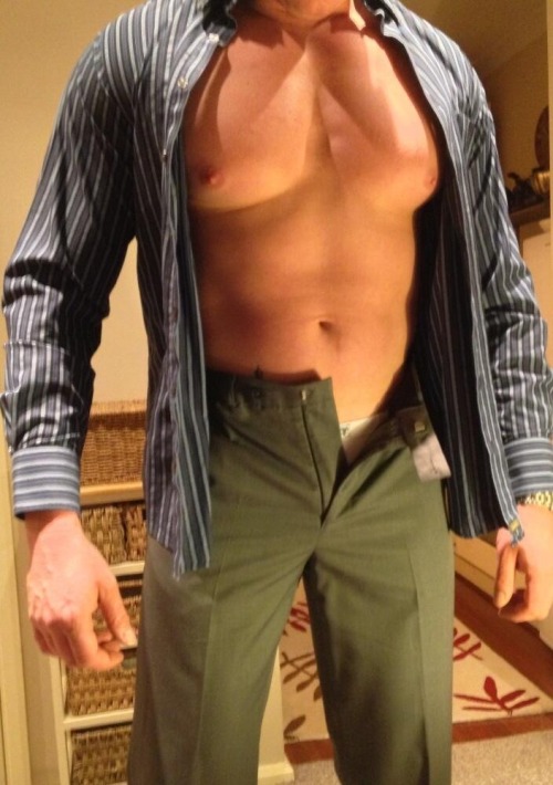 hard4dilfs:  Fuck this man is hot. Great underwear! 