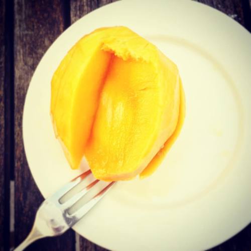 This is an Apple Mango. Look like Apple, Taste like Mango. #straightouttapilipinas #freshlypicked #f