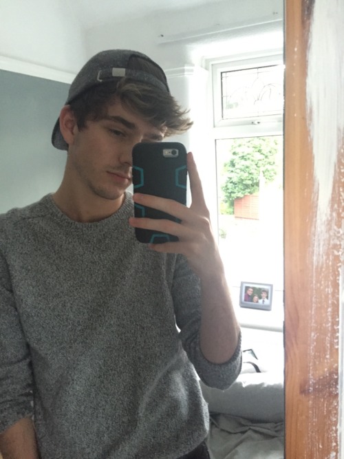 vuat:  this is my ‘i got changed in 5 mins to go to subway’ look